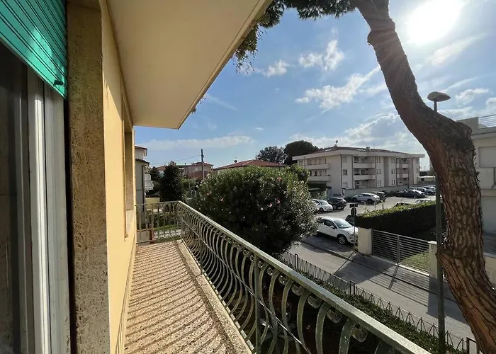 Sunny 2-Bedrooms Apartment